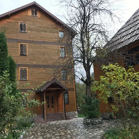 Rezidenca: Quku I Valbones *