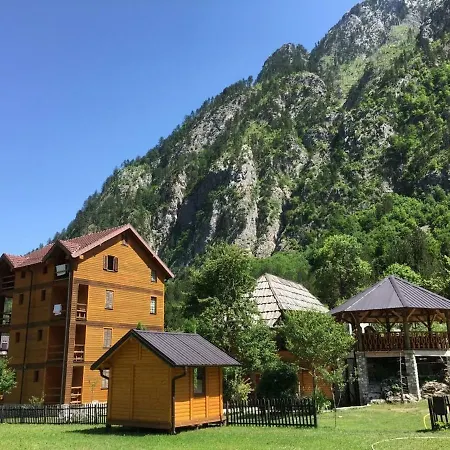 Rezidenca: Quku I Valbones *